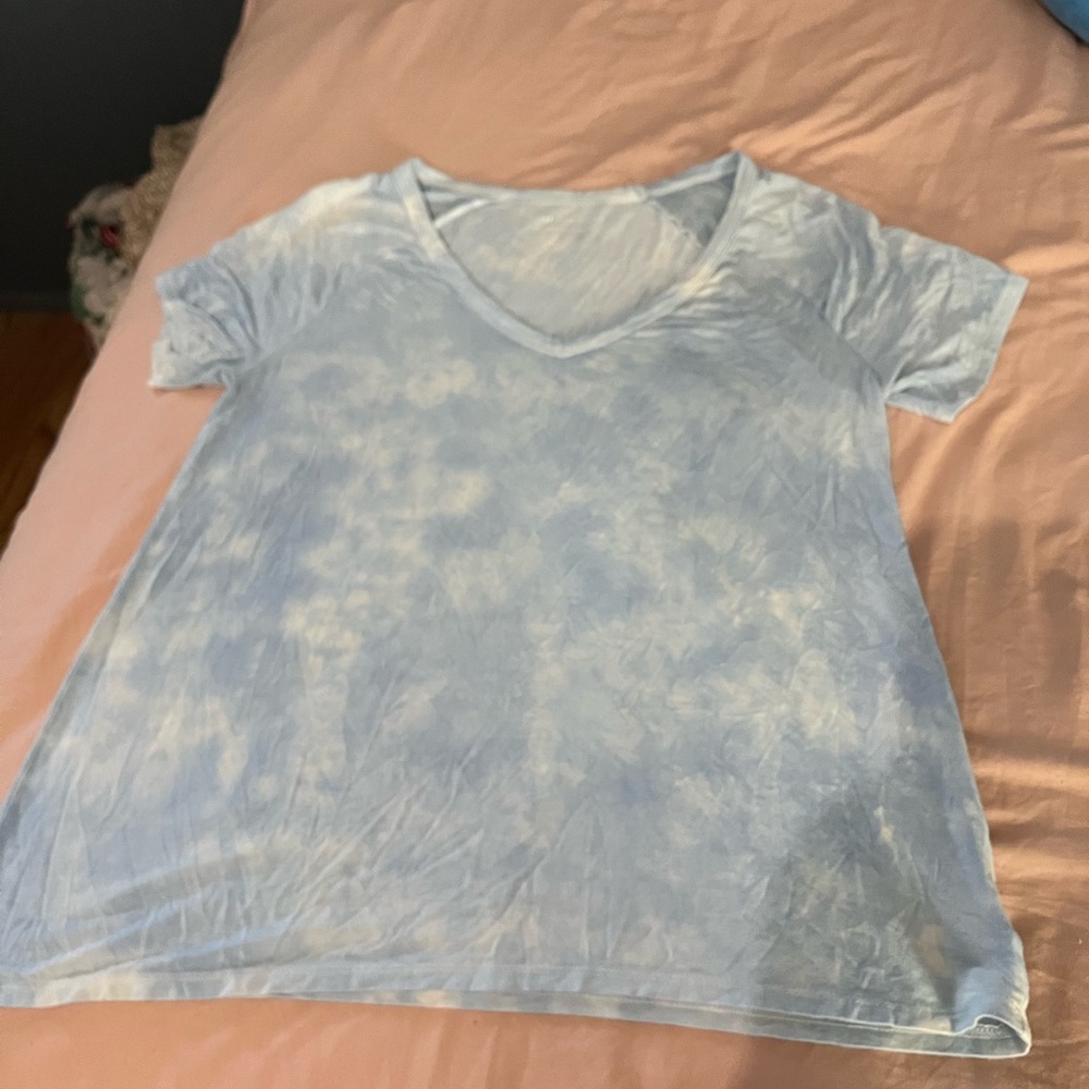 American Eagle Outfitters Sky Blue Tie-Dye V-Neck Tee
